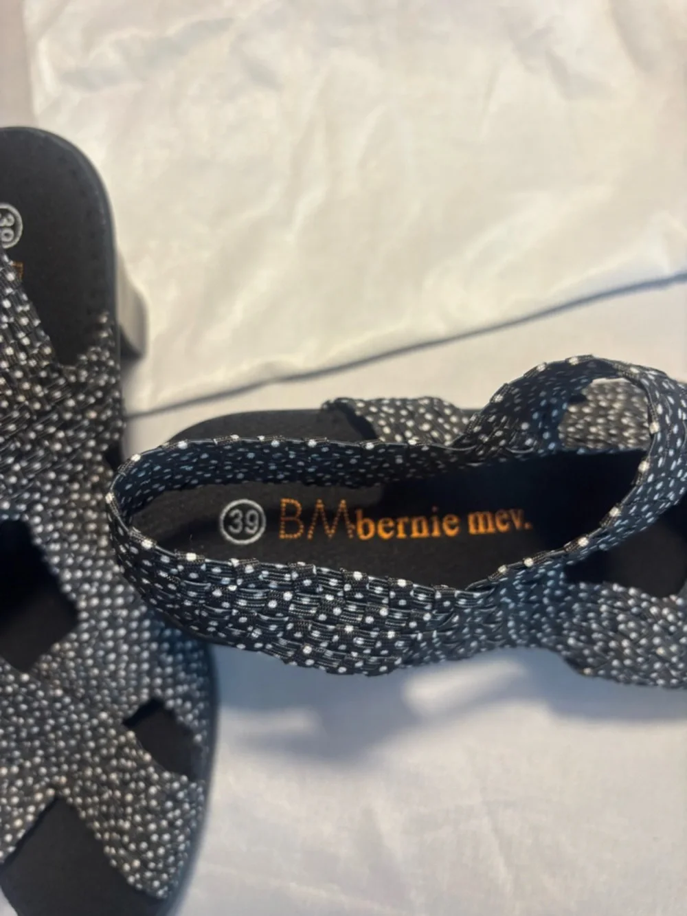 bernie mev. Black White Speckled Slip-on Heels Size 39 (8) New - Picture 7 of 7